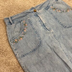 Vintage Carrol Reed Denim Floral-Embroidered Women’s Skirt Size 10 W16” L23”